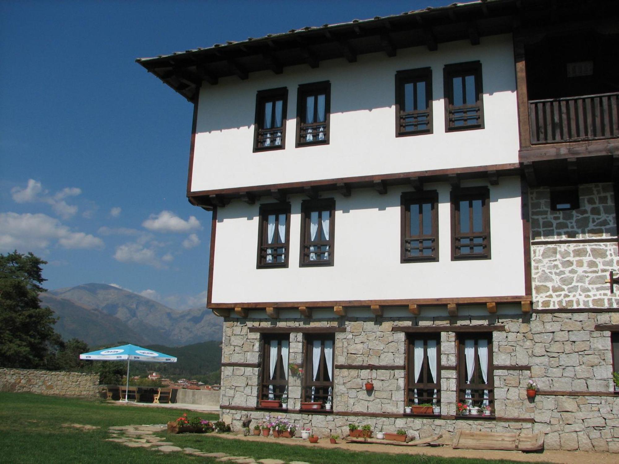 Family Hotel Kalifer Kalofer Dış mekan fotoğraf