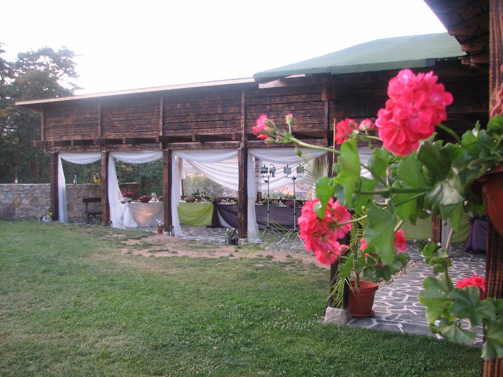 Family Hotel Kalifer Kalofer Dış mekan fotoğraf