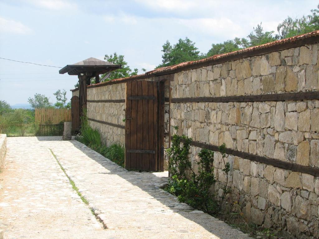 Family Hotel Kalifer Kalofer Dış mekan fotoğraf